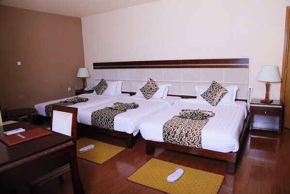 Deluxe Triple Room | In-room safe, individually furnished, desk, laptop workspace