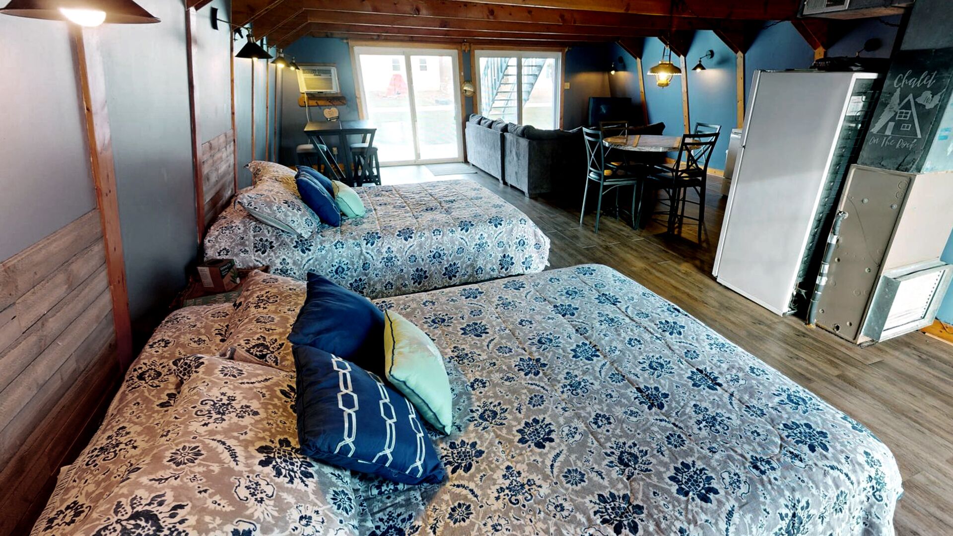 2 habitaciones, tabla de planchar con plancha, wifi y ropa de cama 