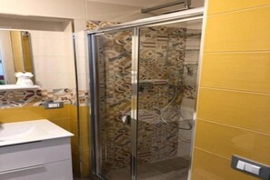 Shower, hair dryer, bidet, soap - Welcome to the South ground floor apartment in the center of Castellammare del Golfo. (Castellammare del Golfo)