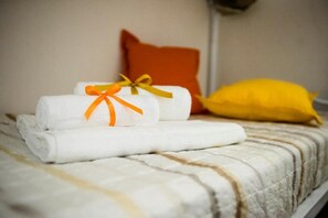 2 bedrooms, iron/ironing board, WiFi, bed sheets - Welcome to the South ground floor apartment in the center of Castellammare del Golfo. (Castellammare del Golfo)