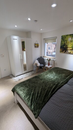 3 makuuhuonetta, silitysrauta/-lauta, vauvan matkasänky, ilmainen Wi-Fi