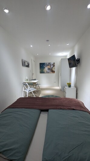 3 bedrooms, iron/ironing board, travel crib, free WiFi