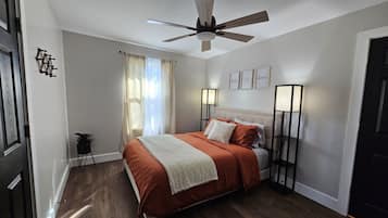 4 bedrooms, desk, iron/ironing board, free WiFi