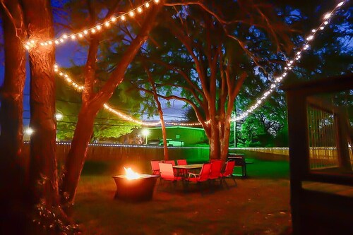 SanMarcos River Retreat|Rio Vista| Modern|Spacious|Sleeps12!