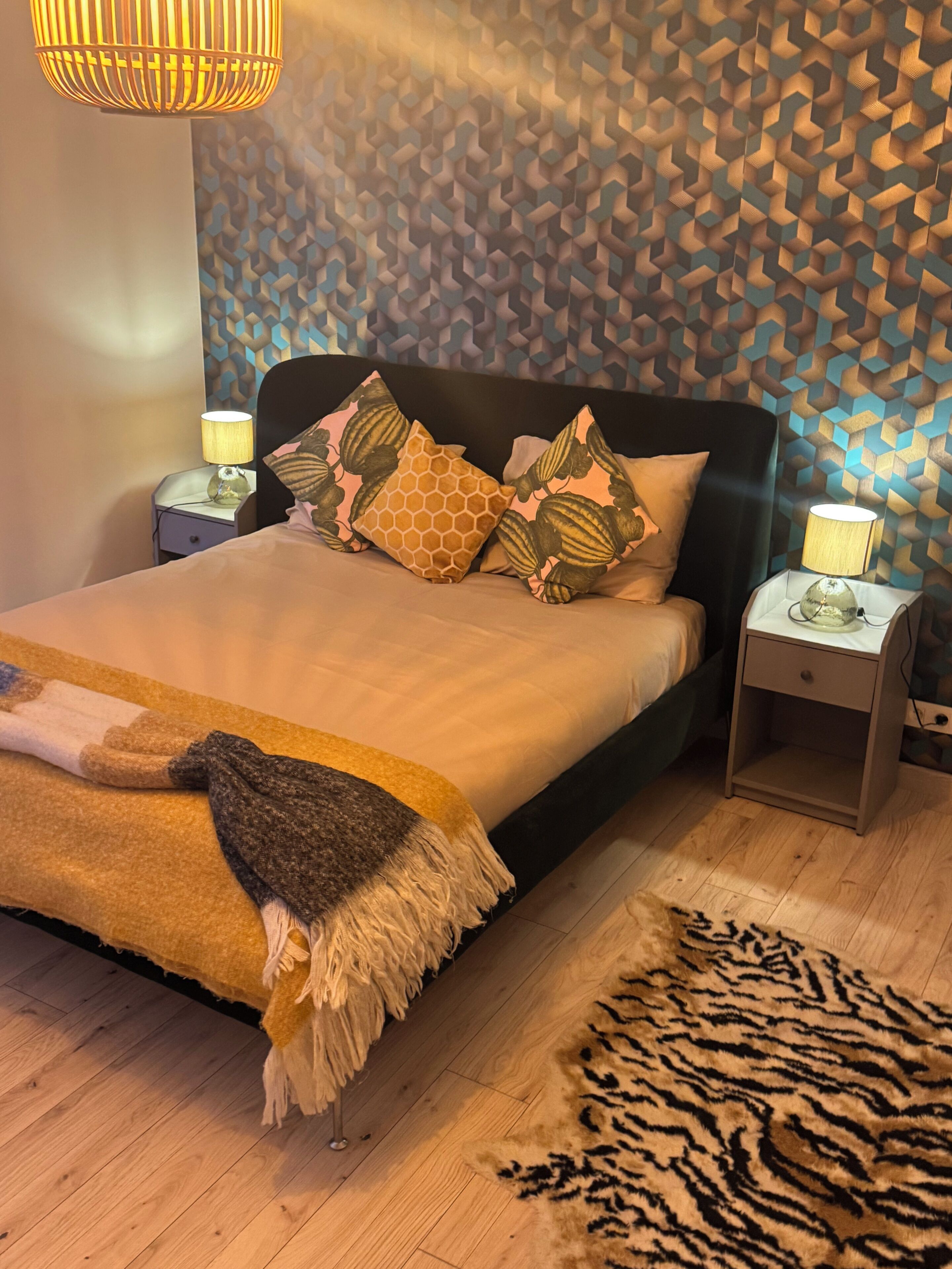 2 bedrooms, in-room safe, desk, iron/ironing board