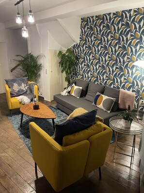 Smart-tv, een dvd-speler, tafelvoetbal en een tafeltennistafel