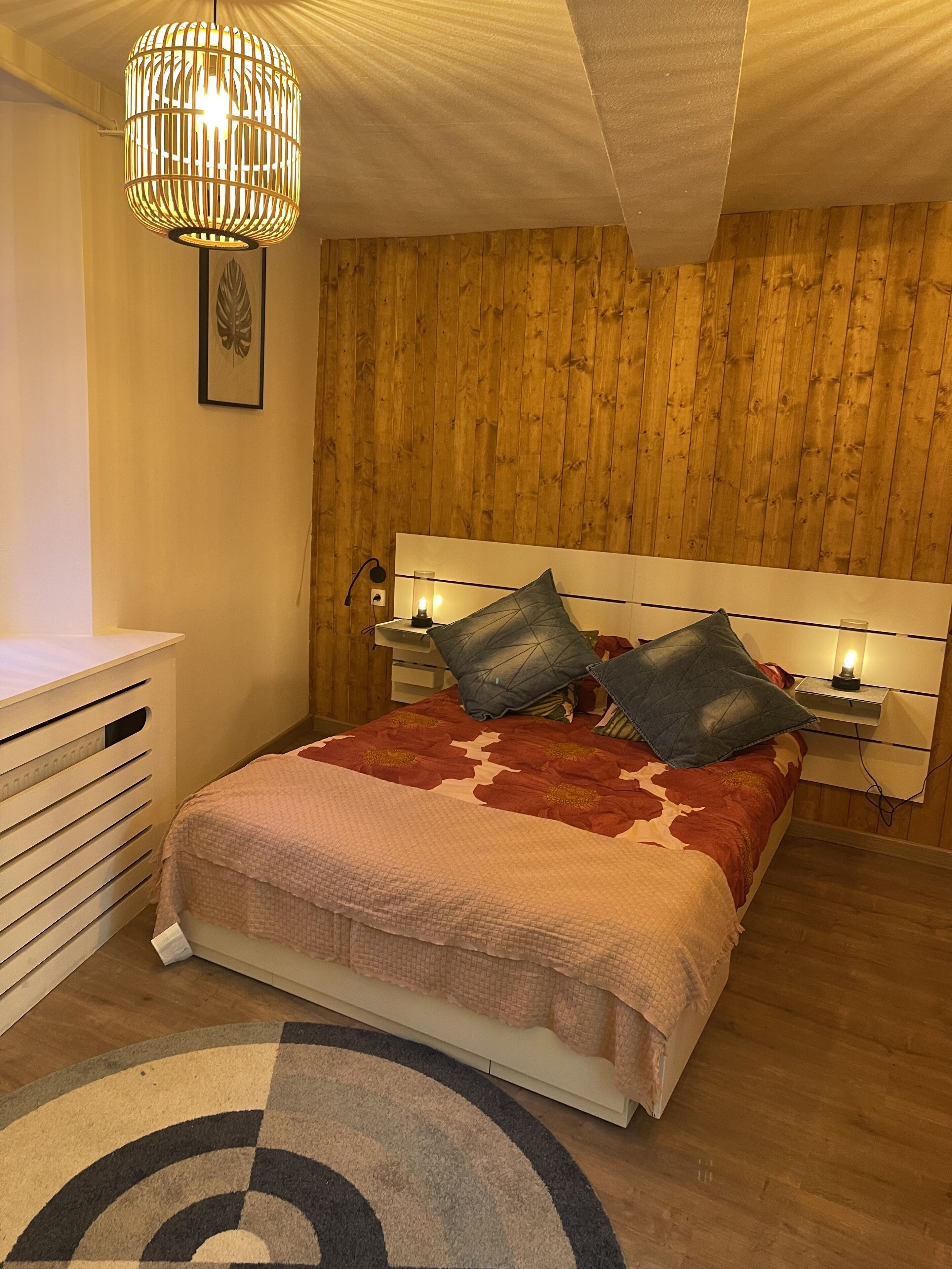 2 bedrooms, in-room safe, desk, iron/ironing board