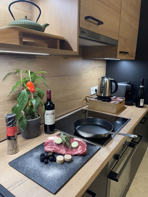 Fridge, microwave, oven, stovetop