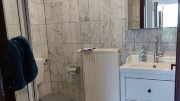 Een douche, een haardroger, zeep