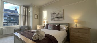 Central Keswick home sleeping 10 guests