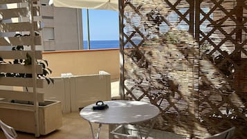 Habitación clásica, vistas al mar | Sábanas de algodón egipcio y ropa de cama de alta calidad