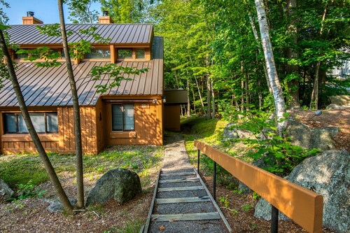 The Village Lodge - Loon Mountain - Pools - Skiing - Mountain Biking - Shopping