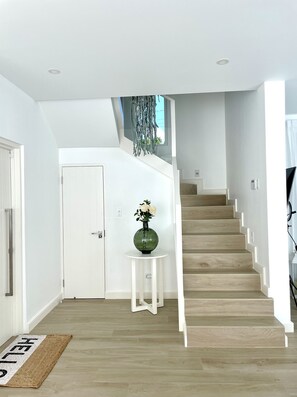 Condo, 3 phòng ngủ, hồ bơi riêng | Nội thất