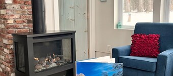 Modern Rustic Retreat- King bed, hot tub, wineries, waterfalls, hiking, Cornell