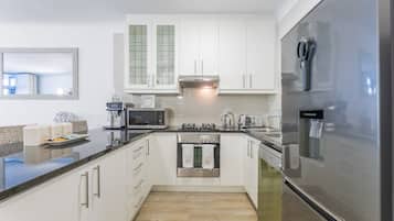 Coffee/tea maker, fridge, microwave, oven