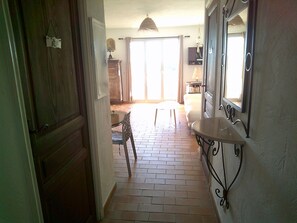 Interior - Appartement Proche du Sémaphore. Piscine. 4 Tennis. Calme. Végétation. Parking (Sainte-Maxime)