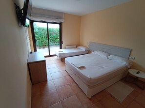3 Schlafzimmer, Bügeleisen/Bügelbrett, WLAN, Bettwäsche