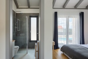 3 soverom, safe på rommet, strykejern/-brett og reiseseng for barn