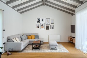 TV - Villa Gala - Privater Pool, 3 Schlafzimmer, 3 Badezimmer, Haustierfreundlich (Kringa)