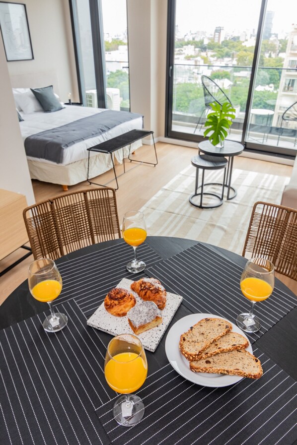 Standard Studio | Private kitchen | Full-size fridge, oven, toaster, cookware/dishes/utensils