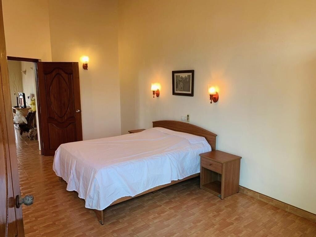 3 slaapkamers, een strijkplank/strijkijzer, wifi, beddengoed