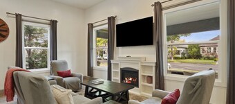 Bordeaux Bungalow | 1 Block to Downtown | Large Backyard | Dogs Welcome!