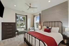 2 室のベッドルーム、アイロン / アイロン台、WiFi (無料)、ベッドシーツ