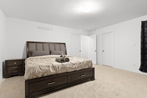 4 dormitoris, planxa i posts de planxar, wifi i roba de llit