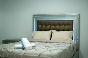 4 habitaciones, tabla de planchar con plancha, wifi y ropa de cama 