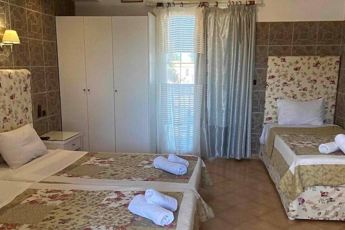 デラックス 4 人部屋 | イタリアのフレッテ製シーツ、高級寝具、羽毛の掛け布団、低反発ベッド