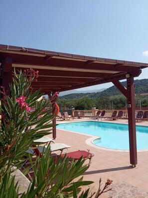 Seasonal outdoor pool - Ionian residence (Kefalonia)