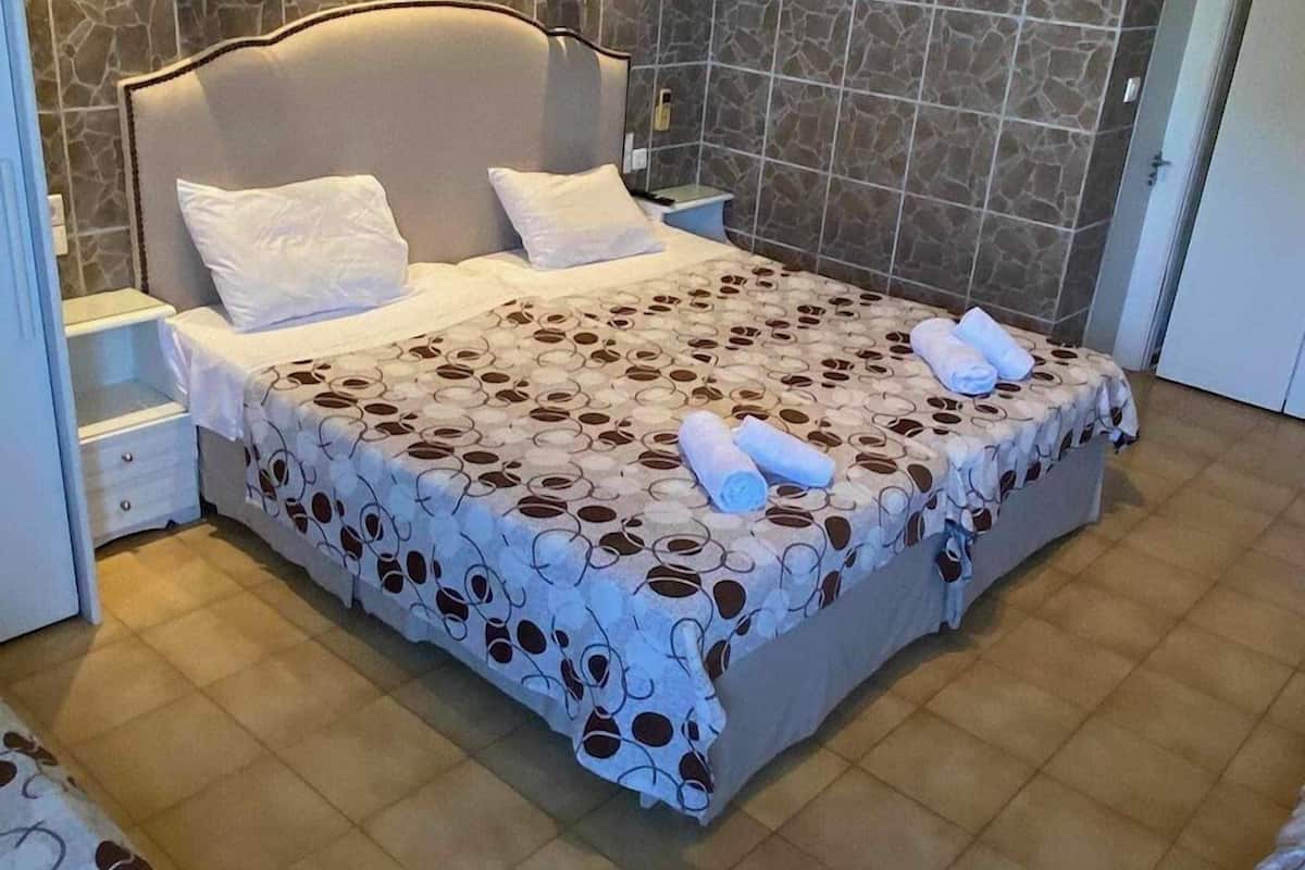 Suíte estúdio exclusiva | Lençóis italianos Frette, roupas de cama premium, edredons de pluma