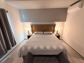 Room, 1 King Bed | Egyptian cotton sheets, premium bedding, down comforters - Hotel Los Diamantes (Matamoros)