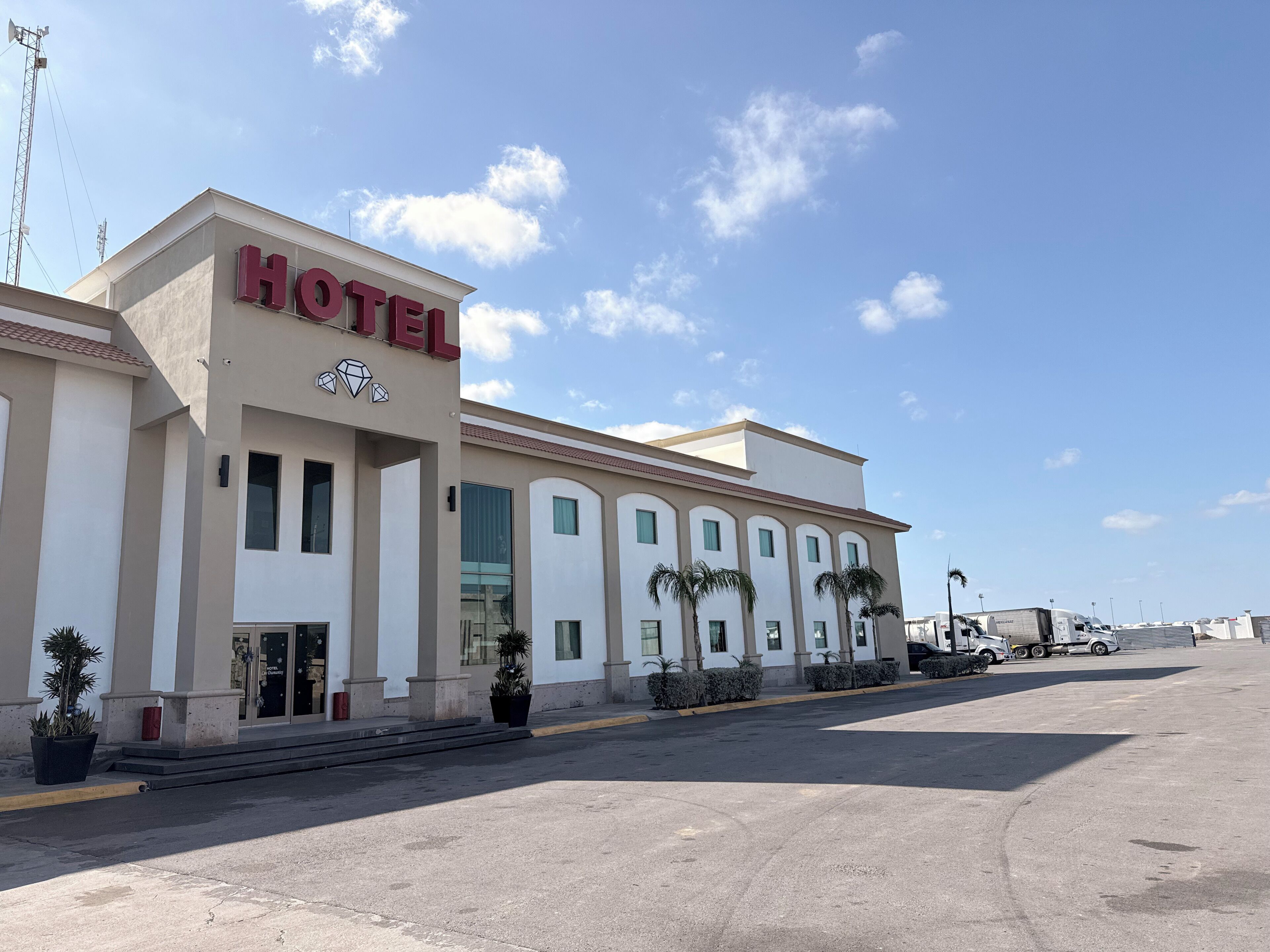 Vista frontal de la propiedad