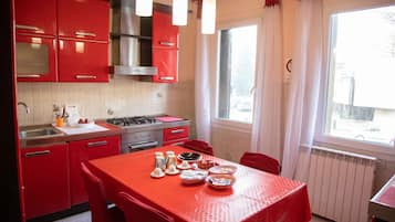 Fridge, microwave