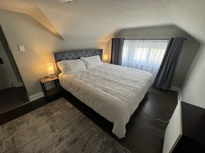 4 soverom, strykejern/-brett, wi-fi og sengetøy