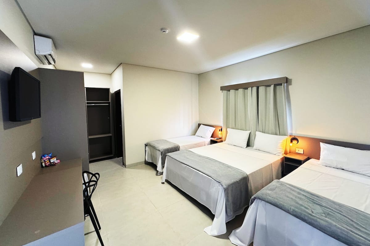 Standard Triple Room | 1 bilik tidur, bar mini, Wi-fi percuma, cadar katil