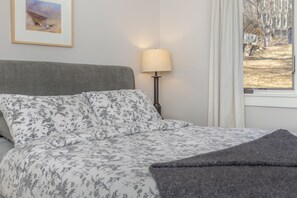 2 habitaciones, tabla de planchar con plancha y cuna de viaje 