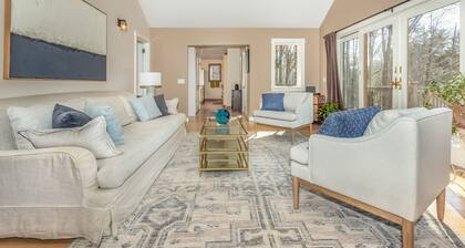 Charming 2-bedroom cottage with large deck in beautiful Accord NY.