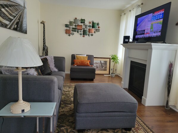 Een smart-tv en een open haard