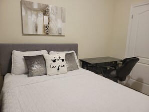 2 bedrooms, in-room safe, iron/ironing board, free WiFi