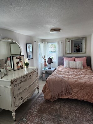 2 quartos, ferros/tábuas de passar roupa, Wi-Fi, roupa de cama