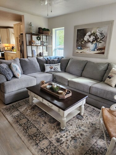 Cozy 3-bedroom house in charming Eustis with WiFi, AC