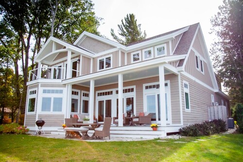 4678 on Glen Lake - 2 Luxury Cottages