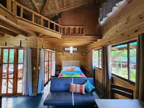 1 dormitorio, tabla de planchar con plancha, wifi y ropa de cama