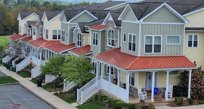 Charming 2-bedroom apartment with Fitness Room, Pool, Tennis, and AC in Dallas