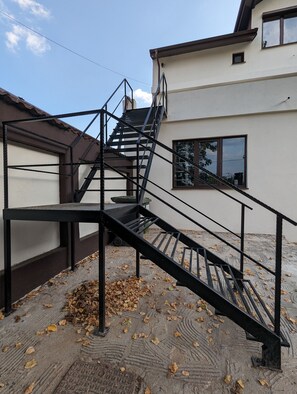 Property grounds - Lakefront Suite in Bucharest with Terrace, Free Parking and Netflix (București)