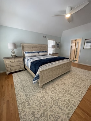 4 Schlafzimmer, Schreibtisch, Bügeleisen/Bügelbrett, Reisekinderbett