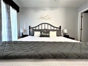 4 habitaciones, tabla de planchar con plancha y cuna de viaje 