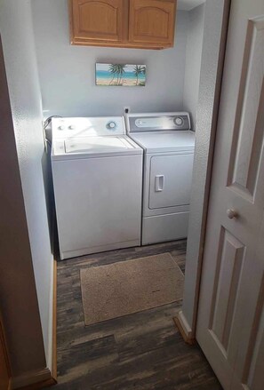 Interior - Pelican Roost (Steinhatchee)